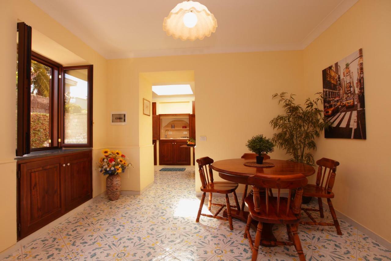 Casa Pozzillo Villa ซานตาเญลโล ภายนอก รูปภาพ